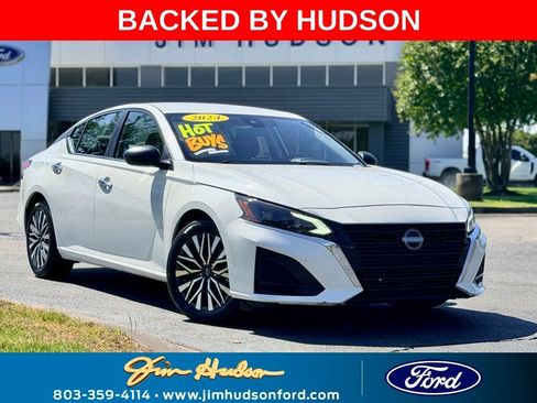 Used 2024 Nissan Altima 2.5 SV FWD image 1