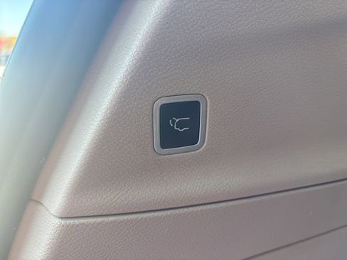 Used 2017 Chrysler Pacifica Touring-L Plus image 19