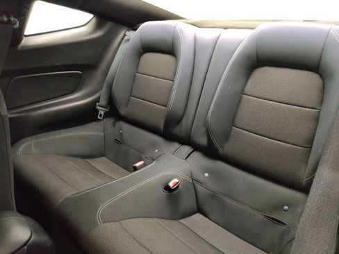 Used 2017 Ford Mustang Coupe RWD image 18