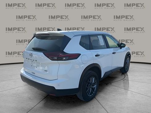 Used 2024 Nissan Rogue S image 5