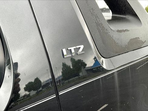Used 2010 Chevrolet Avalanche LTZ AWD/4WD image 25