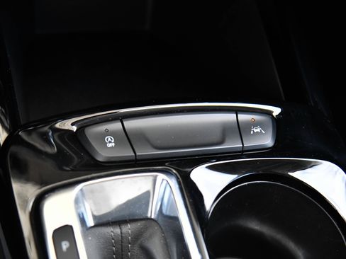 Used 2025 Chevrolet Trax LT FWD image 25