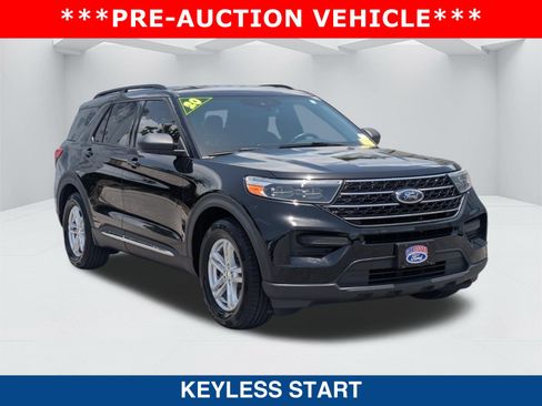 Used 2020 Ford Explorer XLT RWD image 3