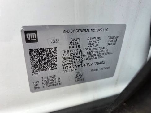 Used 2022 GMC Acadia SLE w/ Driver Convenience Package FWD image 21