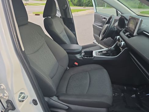 Used 2024 Toyota RAV4 XLE AWD/4WD image 10