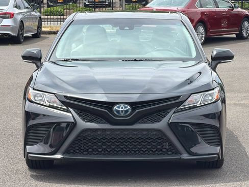Used 2020 Toyota Camry SE w/ Sunroof Package FWD image 10