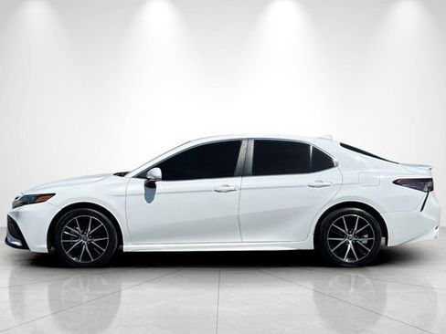 Used 2023 Toyota Camry SE FWD image 7