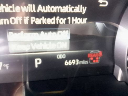 Used 2025 Toyota Highlander XLE FWD image 10
