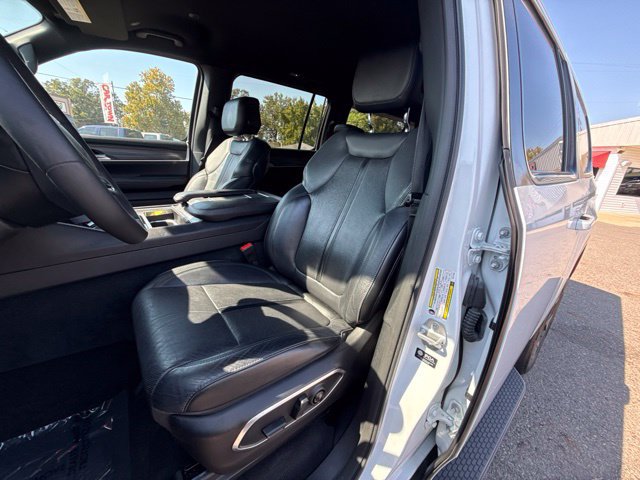 Used 2024 Jeep Wagoneer L Series III w/ Flexible Seating Group AWD/4WD image 4