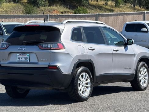 Used 2019 Jeep Cherokee Latitude w/ Popular Appearance Group AWD/4WD image 3