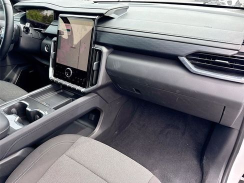 Used 2025 GMC Acadia Elevation image 31