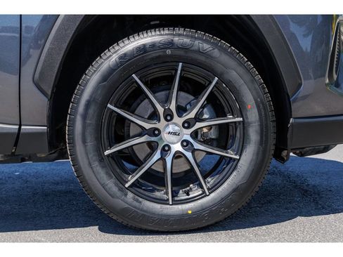 Used 2021 Toyota RAV4 LE AWD/4WD image 9