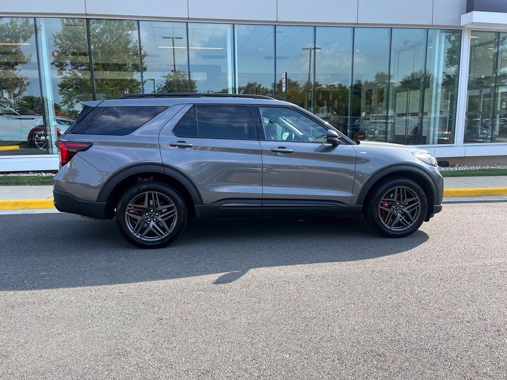 Certified 2025 Ford Explorer ST-Line w/ ST-Line Street Pack AWD/4WD image 10