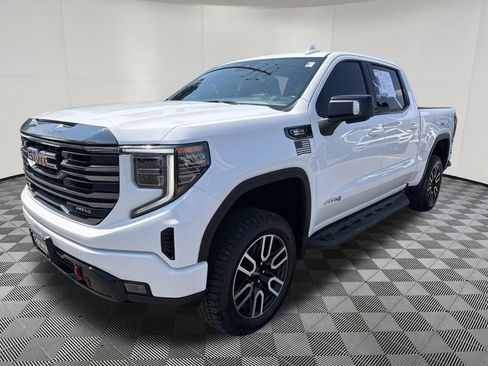 Used 2022 GMC Sierra 1500 AT4 w/ AT4 Preferred Package AWD/4WD image 3