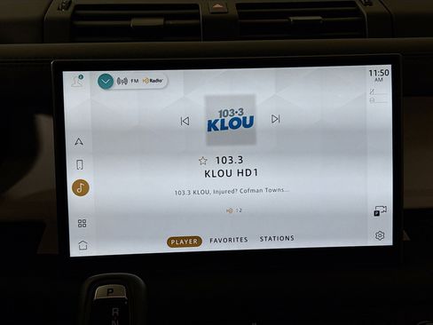 Used 2025 Land Rover Defender 110 X-Dynamic SE image 14