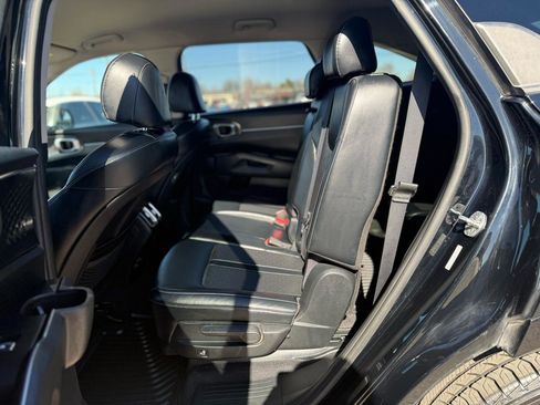 Used 2021 Kia Sorento S image 16