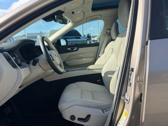 Certified 2024 Volvo XC60 B5 Plus AWD/4WD image 10