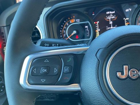 Used 2025 Jeep Wrangler Unlimited Sahara AWD/4WD image 14