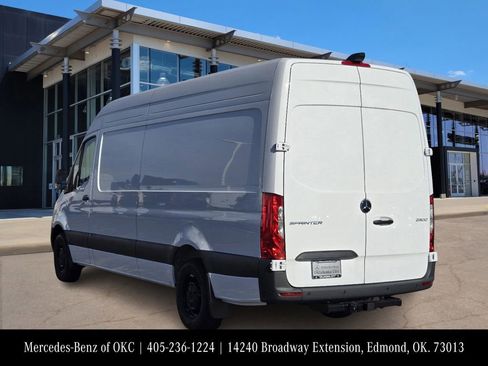 Used 2025 Mercedes-Benz Sprinter 2500 image 4