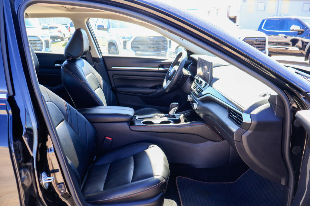 Used 2023 Nissan Altima 2.5 SR w/ SR Premium Package FWD image 10