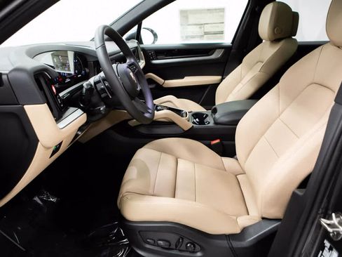 Certified 2026 Porsche Cayenne AWD/4WD image 22