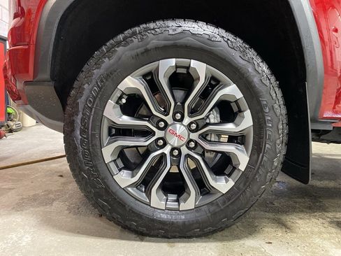 Certified 2024 GMC Canyon Denali image 9