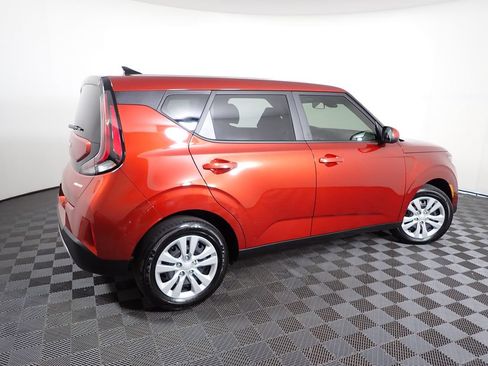 Used 2025 Kia Soul LX FWD image 16