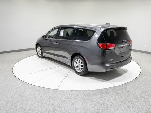 Used 2022 Chrysler Voyager LX FWD image 33
