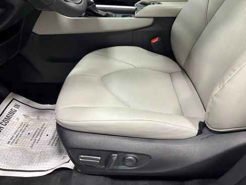 Used 2025 Toyota Grand Highlander AWD image 13