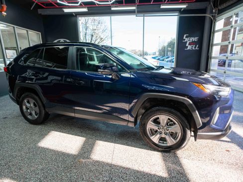 Used 2025 Toyota RAV4 XLE image 5