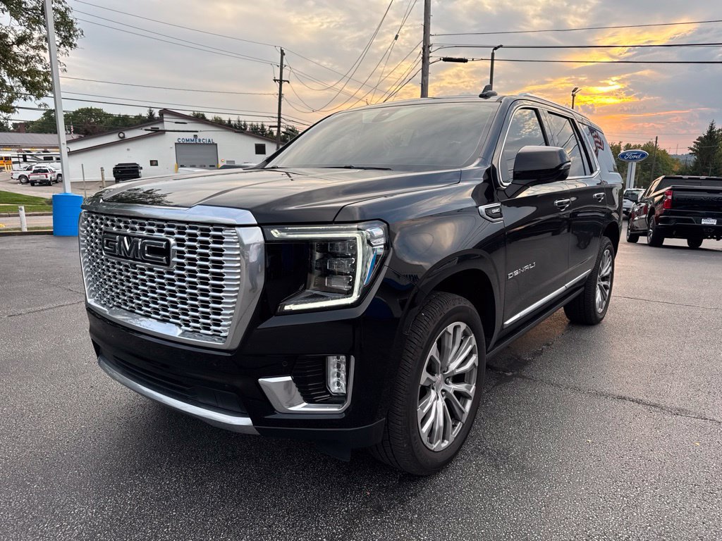Used 2021 GMC Yukon Denali w/ Denali Premium Package AWD/4WD image 4