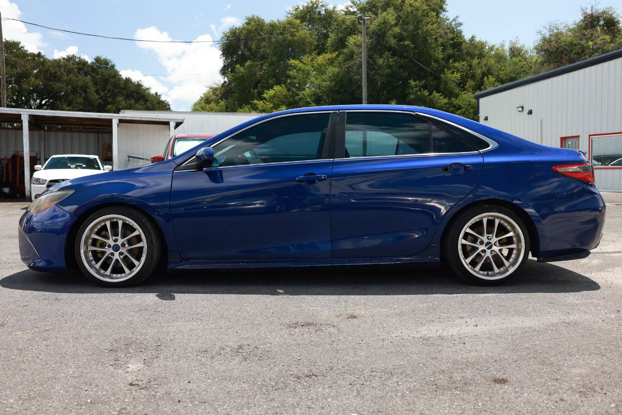Used 2015 Toyota Camry SE FWD image 3