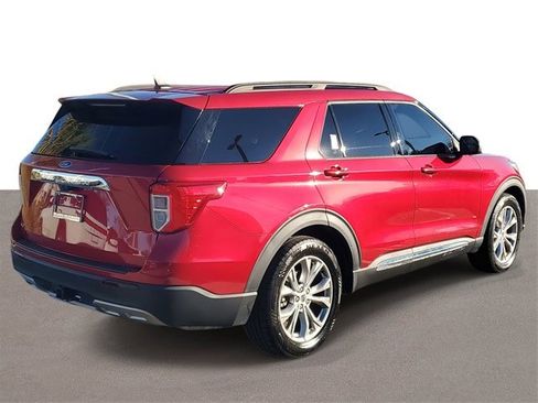 Used 2021 Ford Explorer XLT w/ Equipment Group 202A image 4