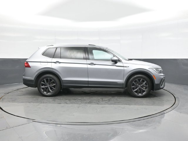Used 2022 Volkswagen Tiguan SE w/ Panoramic Sunroof Package AWD/4WD image 8