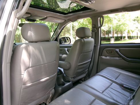 Used 2003 Toyota Sequoia SR5 RWD image 34
