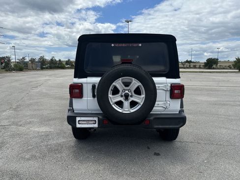 Used 2022 Jeep Wrangler Unlimited Sport AWD/4WD image 13