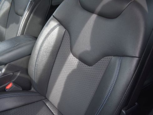 Used 2025 Jeep Compass Latitude image 8