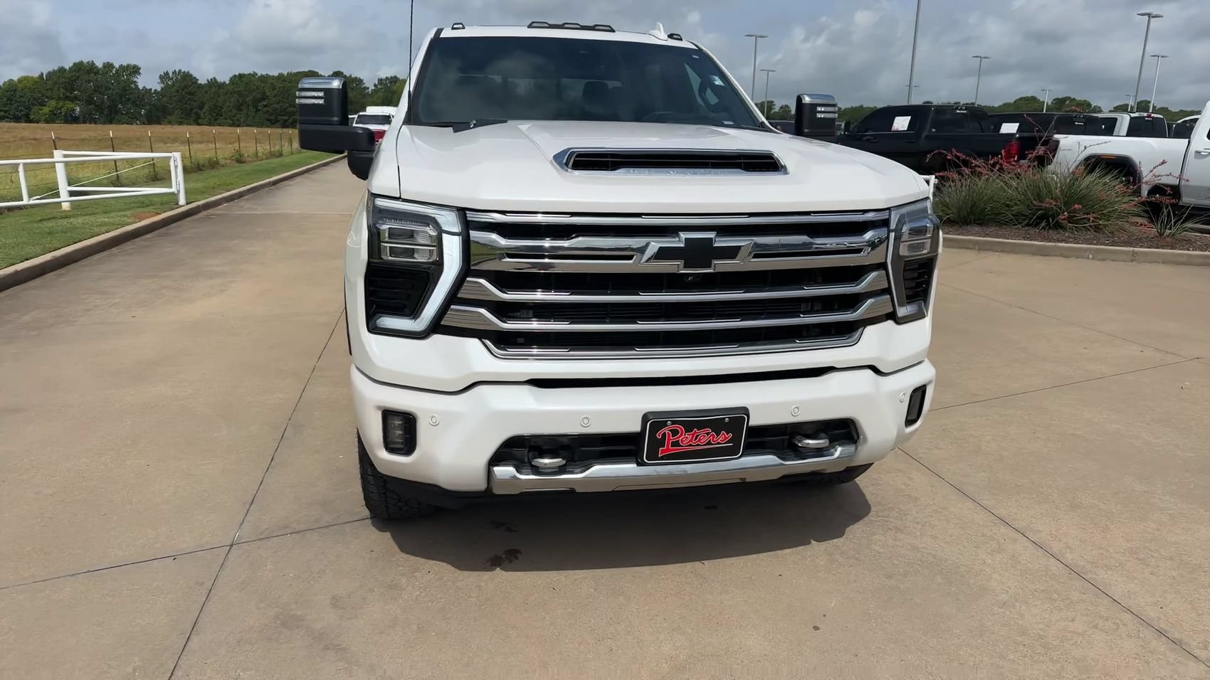 Used 2024 Chevrolet Silverado 2500 High Country w/ Technology Package AWD/4WD image 2