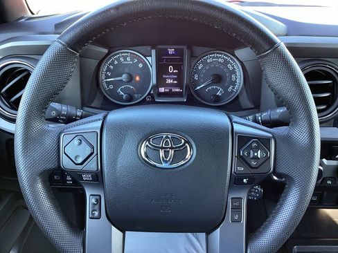 Used 2022 Toyota Tacoma TRD Sport image 30