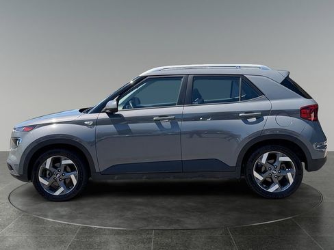 Used 2022 Hyundai Venue SEL FWD image 5