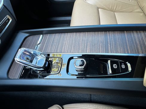 Used 2023 Volvo XC60 B5 Ultimate w/ Climate Package image 27