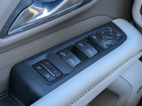 Used 2023 GMC Yukon Denali w/ Advanced Technology Package image 27