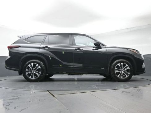 Certified 2026 Toyota Highlander XLE w/ Protection Package #3 (TMS) AWD/4WD image 37