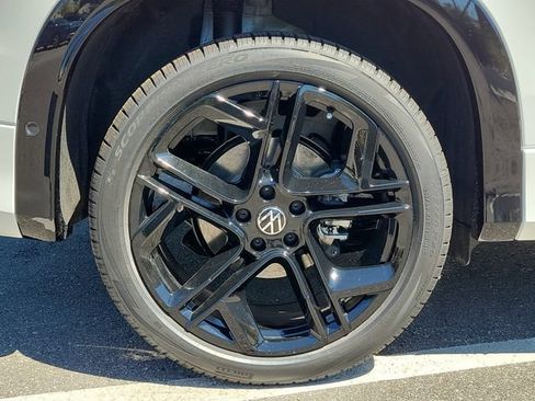 New 2026 Volkswagen Tiguan SE R-Line FWD image 5