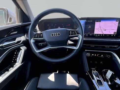 Used 2025 Audi Q5 Premium Plus w/ Premium Plus AWD/4WD image 5