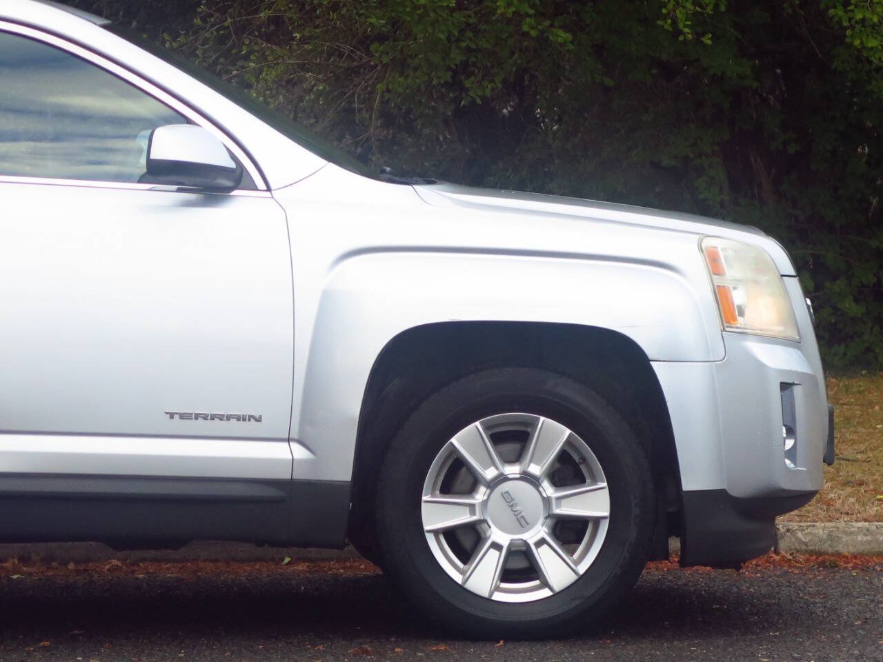Used 2010 GMC Terrain SLE FWD image 29