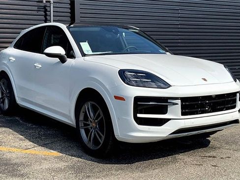 New 2025 Porsche Cayenne Coupe image 12