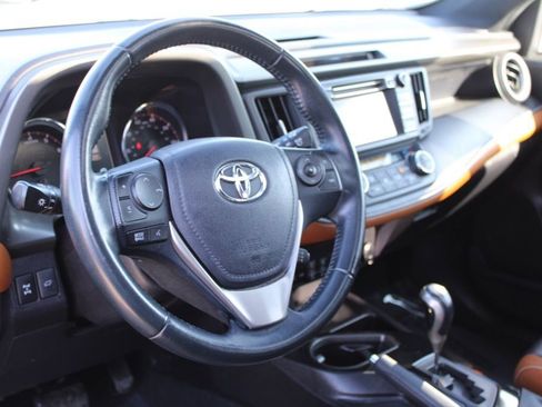 Used 2016 Toyota RAV4 SE image 19