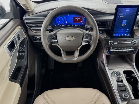 Used 2020 Ford Explorer Platinum w/ Premium Technology Package image 16
