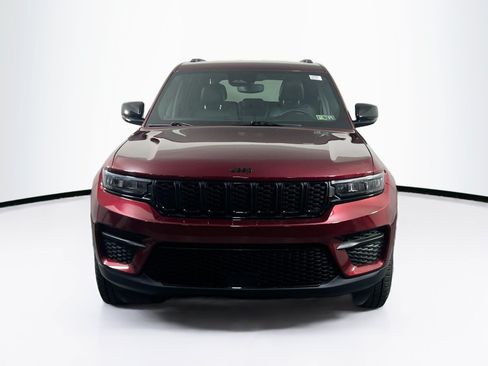 Used 2023 Jeep Grand Cherokee Altitude AWD/4WD image 2